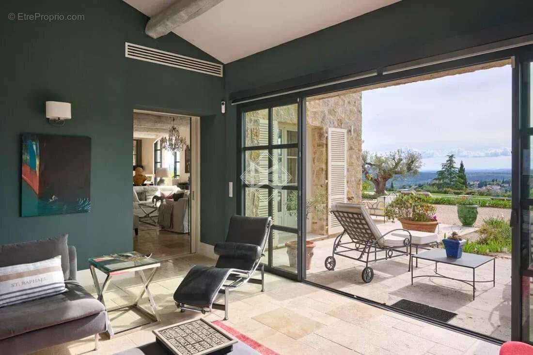 Maison à TOURRETTES