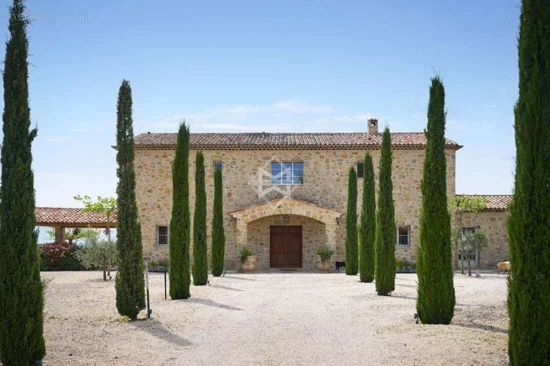 Maison à TOURRETTES