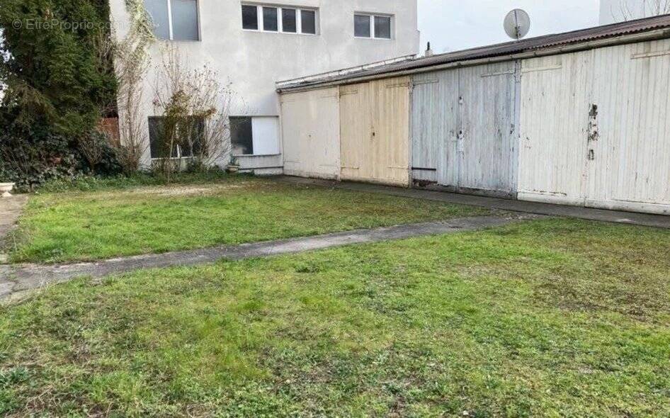 Parking à SAINT-OUEN