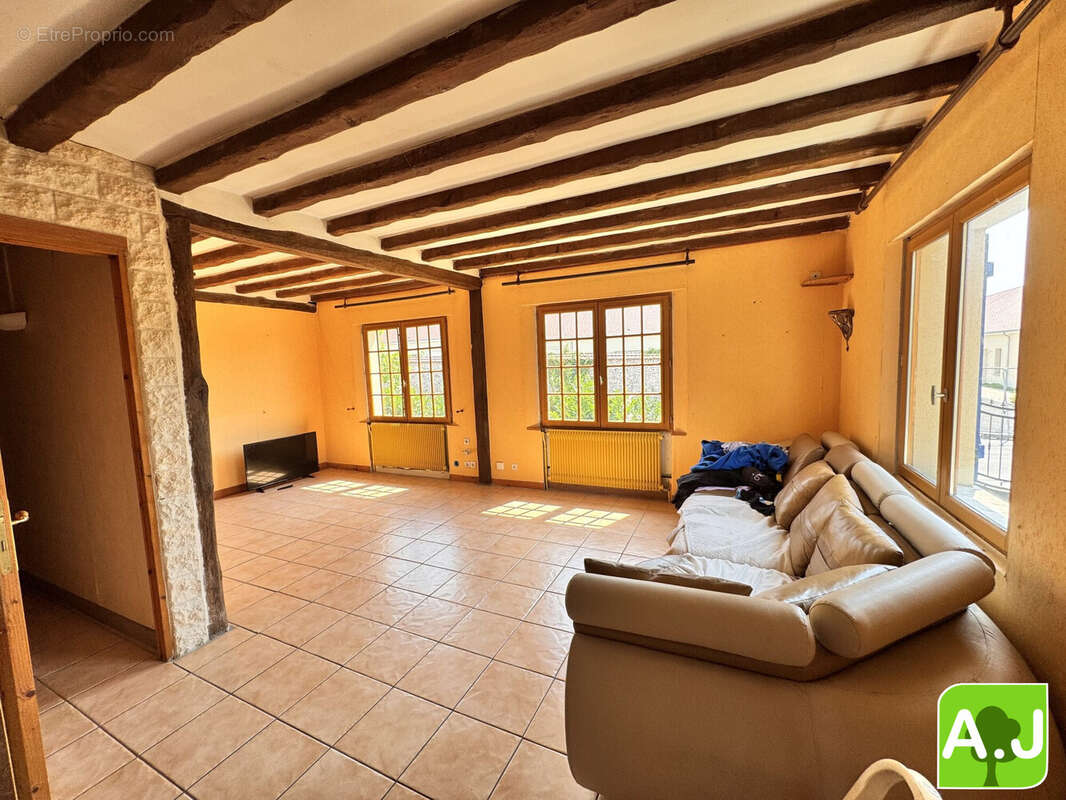 Maison à LA CHAUSSEE-D&#039;IVRY