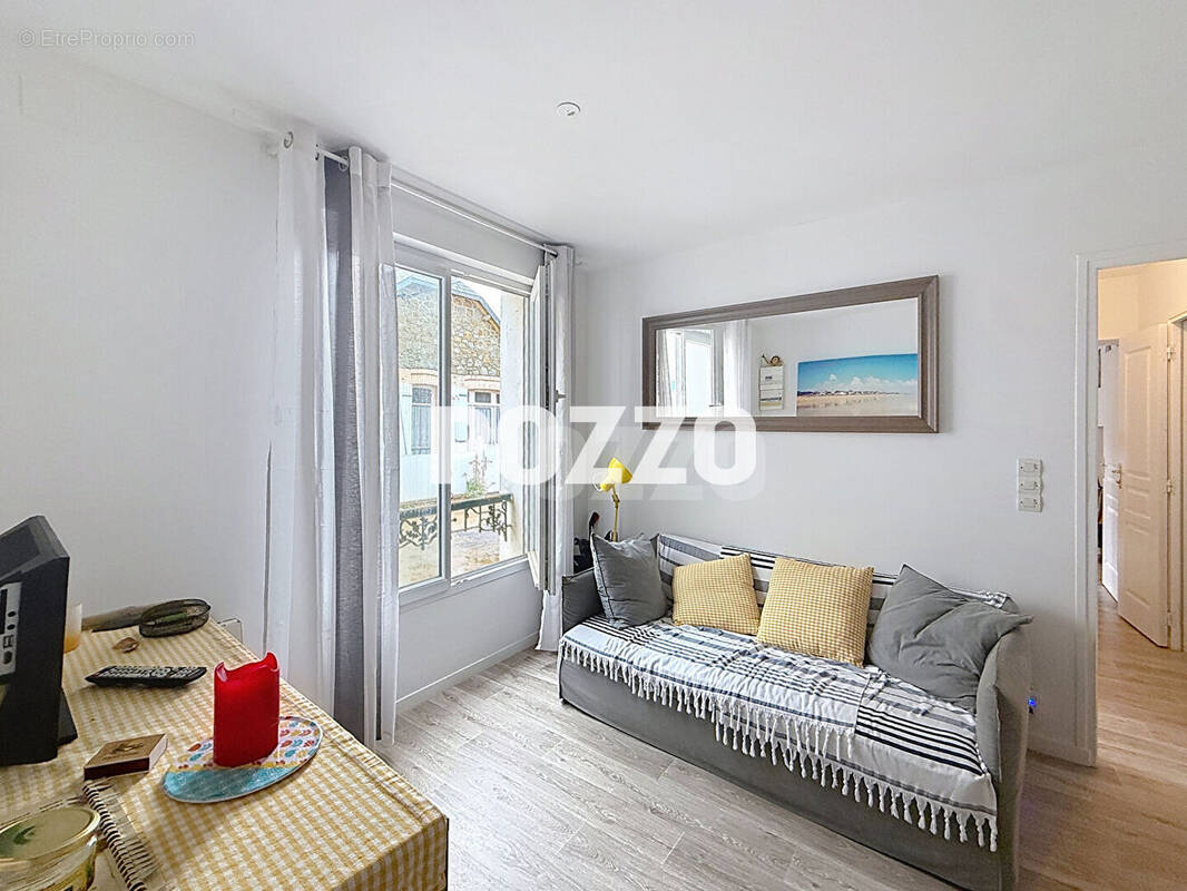 Appartement à JULLOUVILLE