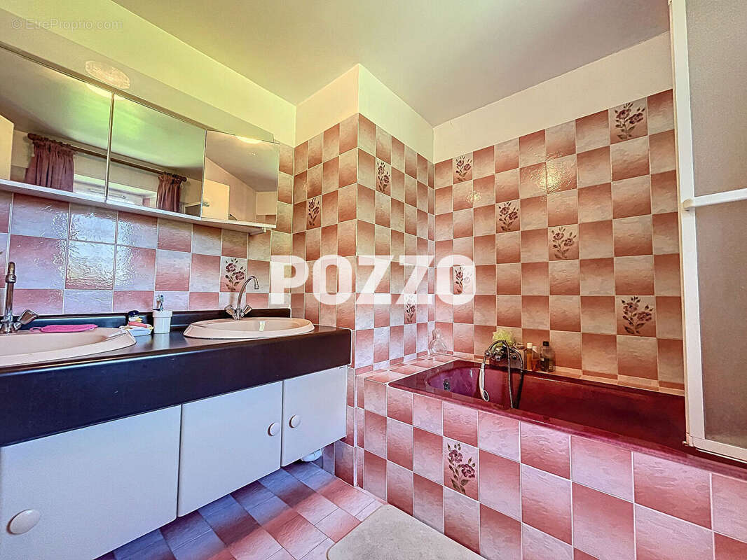 Maison à REGNEVILLE-SUR-MER