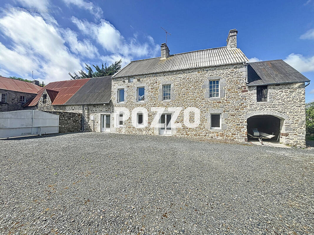 Maison à REGNEVILLE-SUR-MER