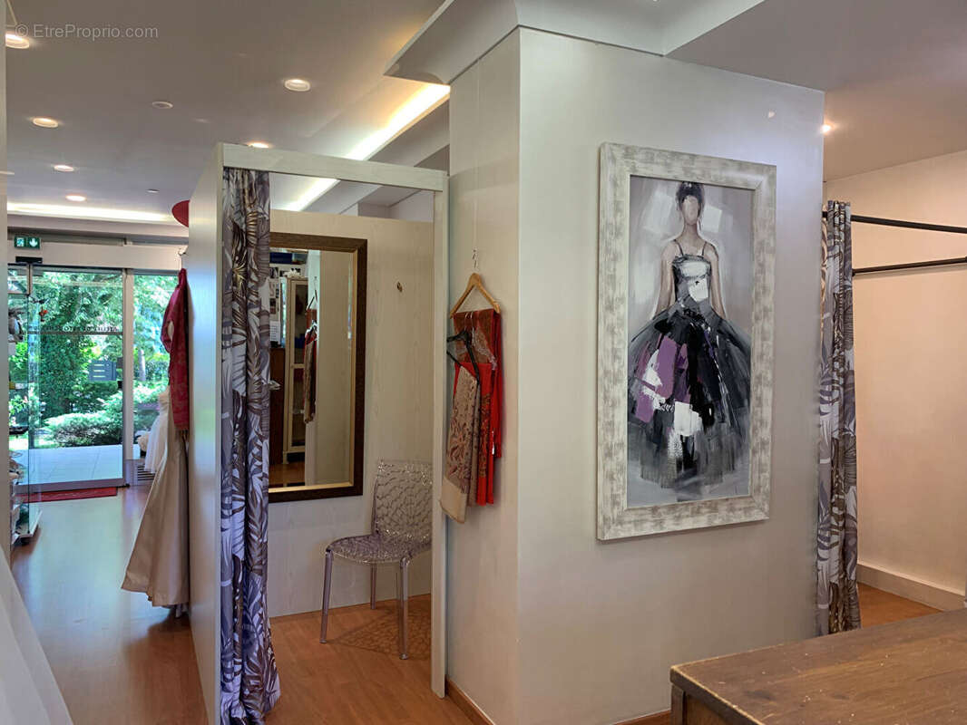 Commerce à DIVONNE-LES-BAINS