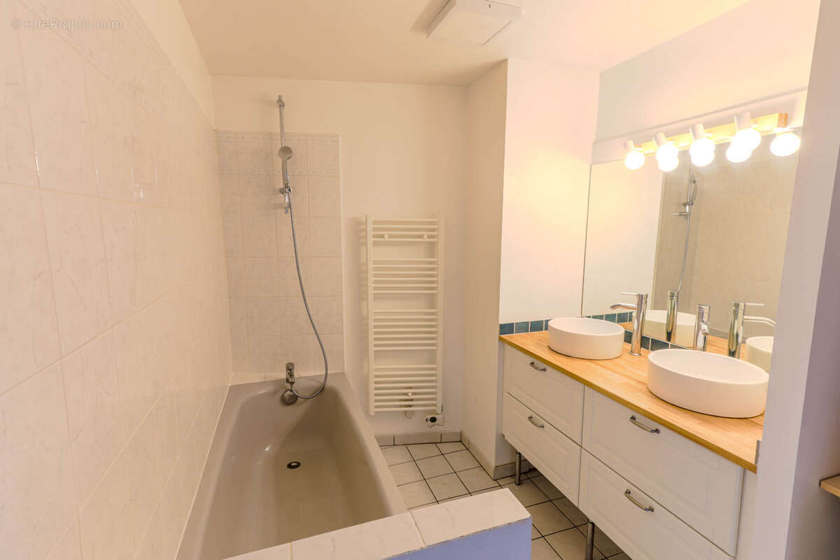 Appartement à LES LILAS