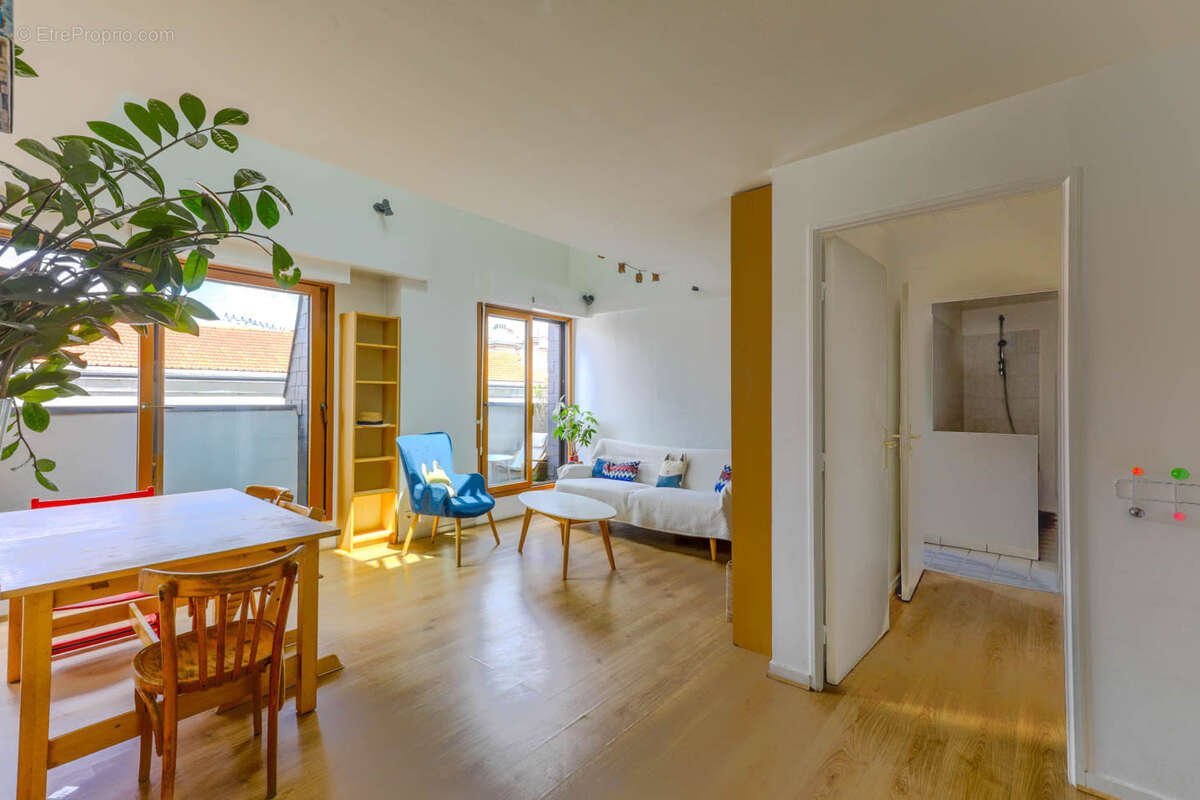 Appartement à LES LILAS