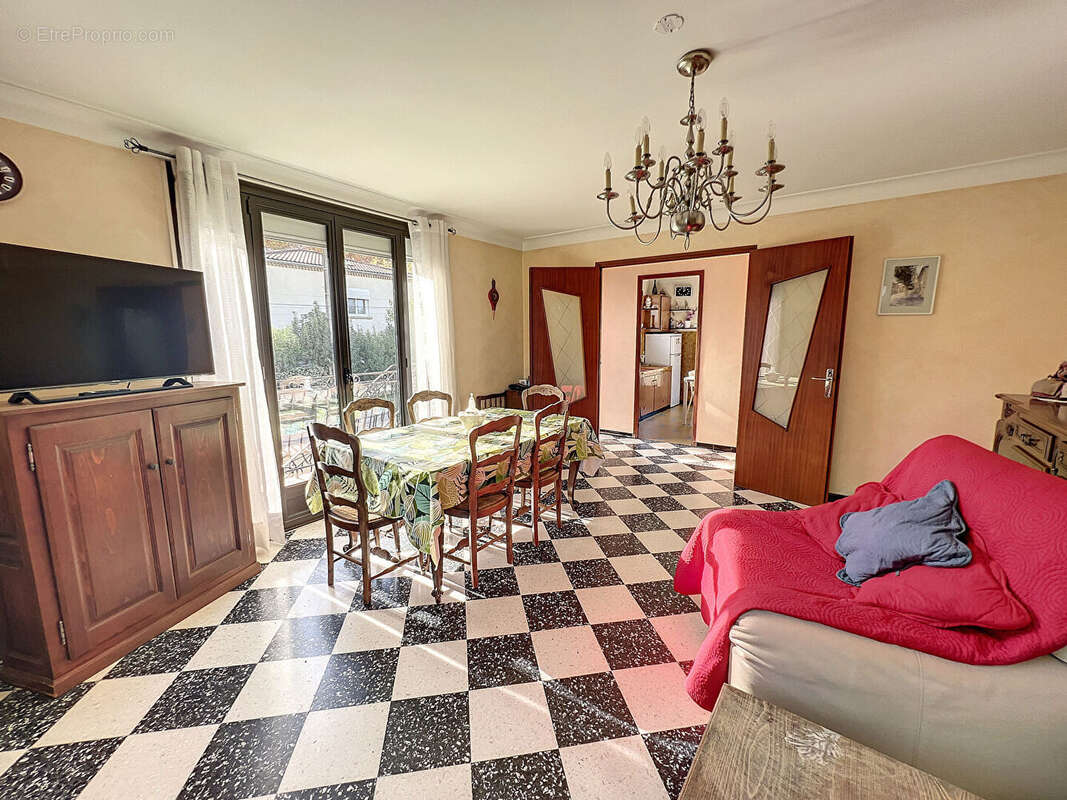 Maison à LE PUY-SAINTE-REPARADE