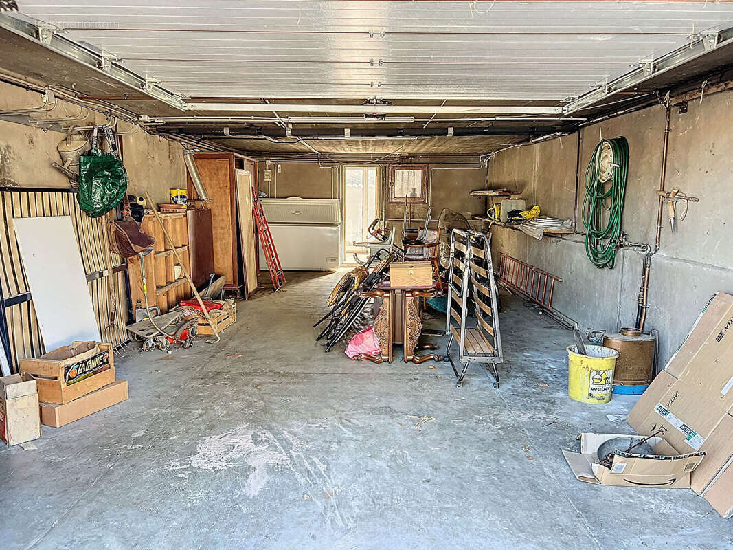 Maison à LE PUY-SAINTE-REPARADE