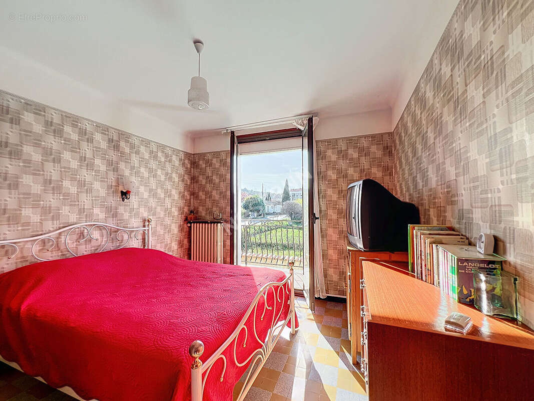 Maison à LE PUY-SAINTE-REPARADE