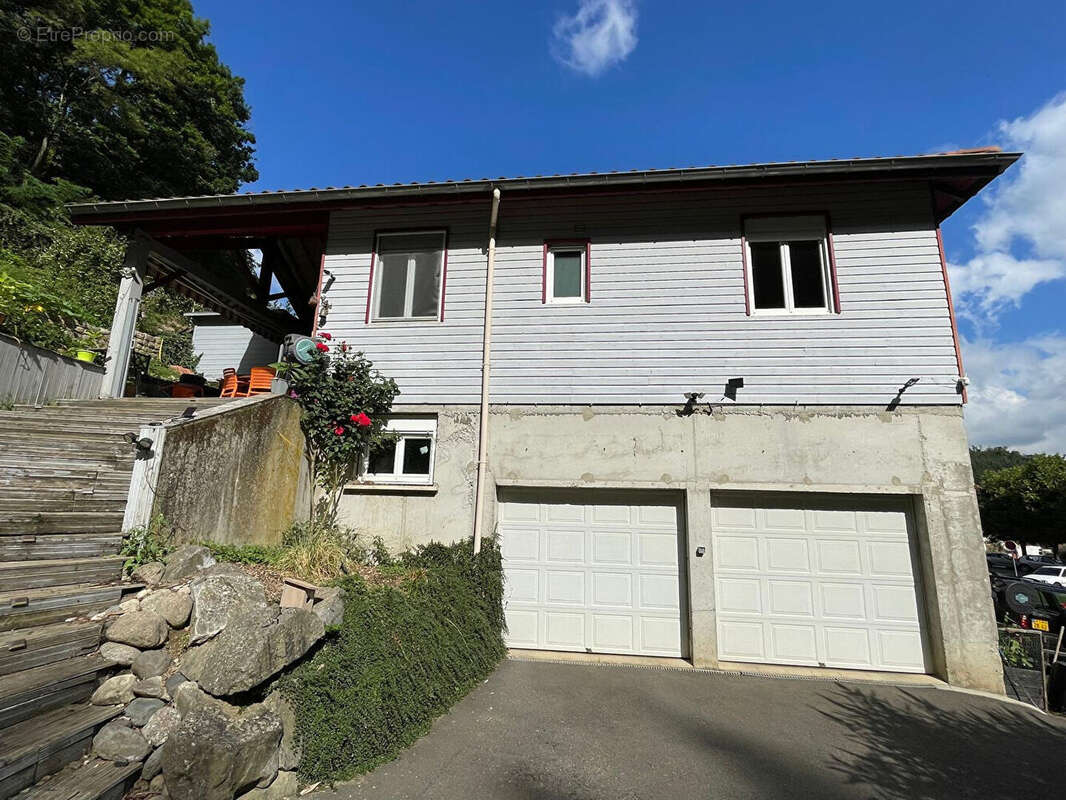 Maison à SAINT-CHRISTO-EN-JAREZ