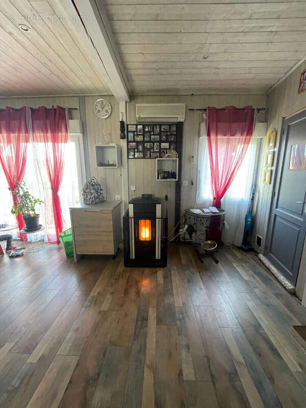 Maison à SAINT-CHRISTO-EN-JAREZ