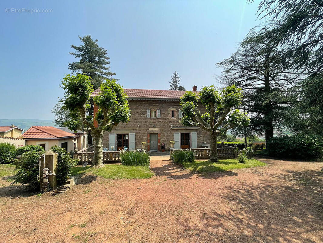Maison à CHAZELLES-SUR-LYON