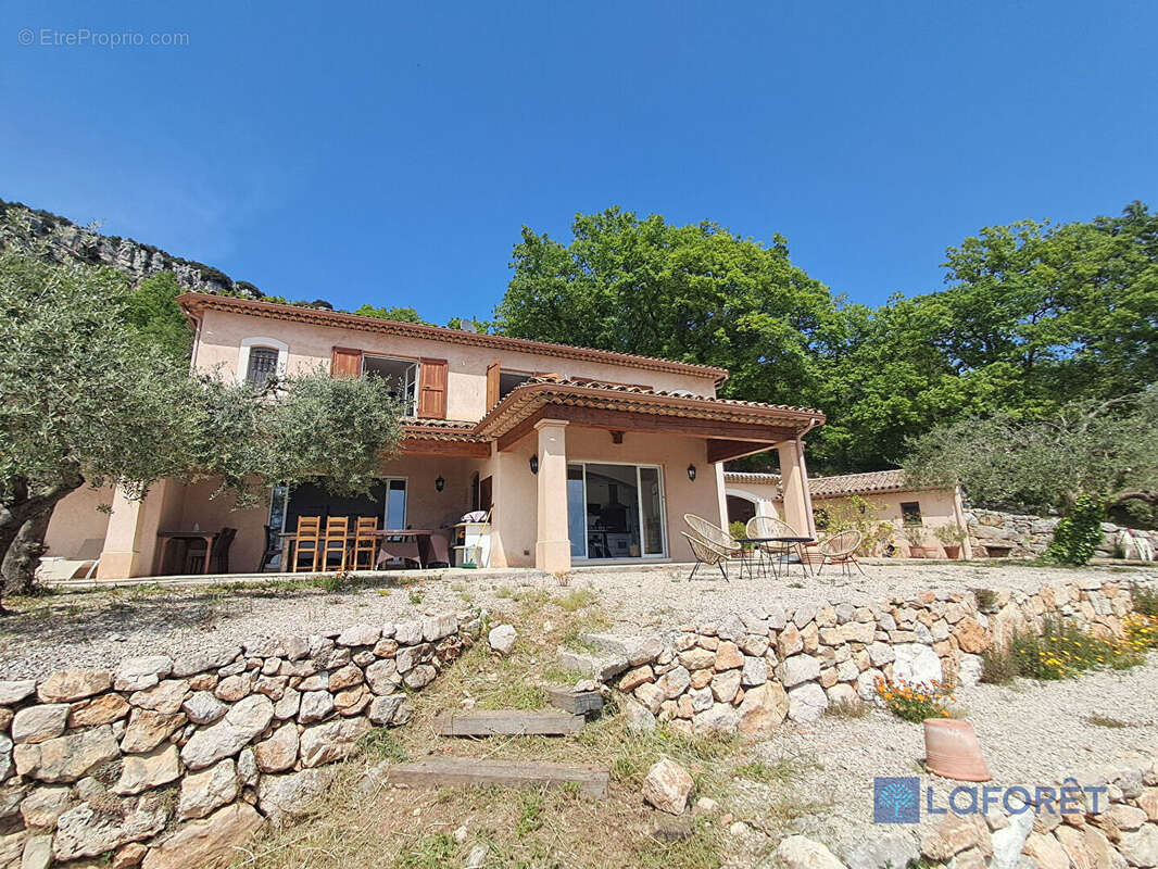 Maison à CHATEAUNEUF-GRASSE