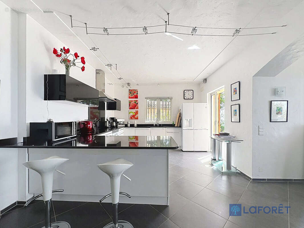 Maison à CHATEAUNEUF-GRASSE