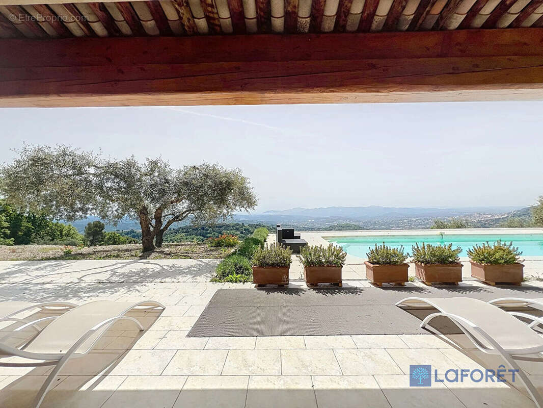 Maison à CHATEAUNEUF-GRASSE