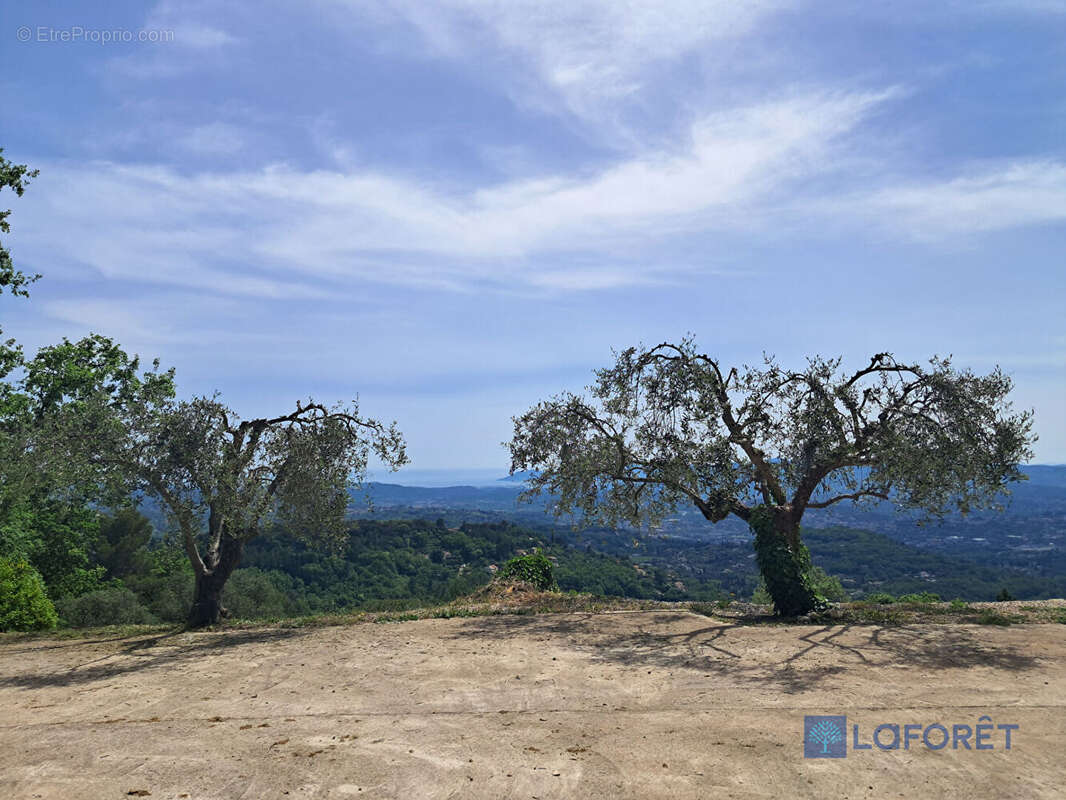 Maison à CHATEAUNEUF-GRASSE