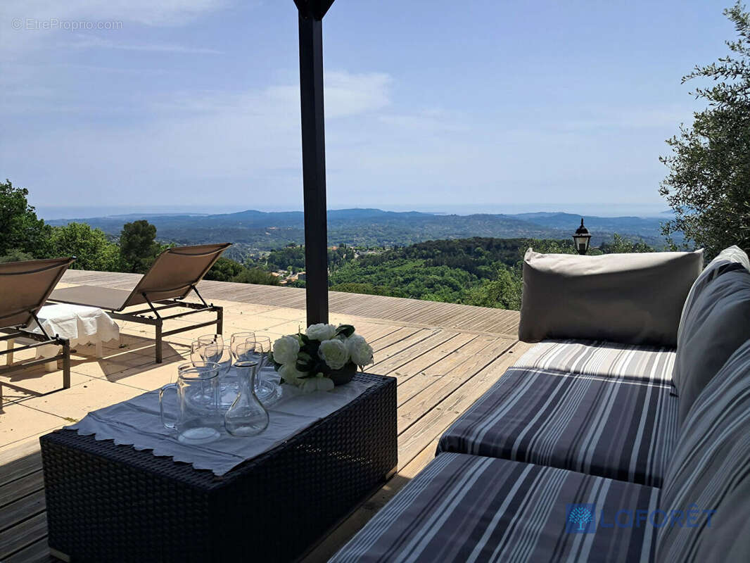 Maison à CHATEAUNEUF-GRASSE