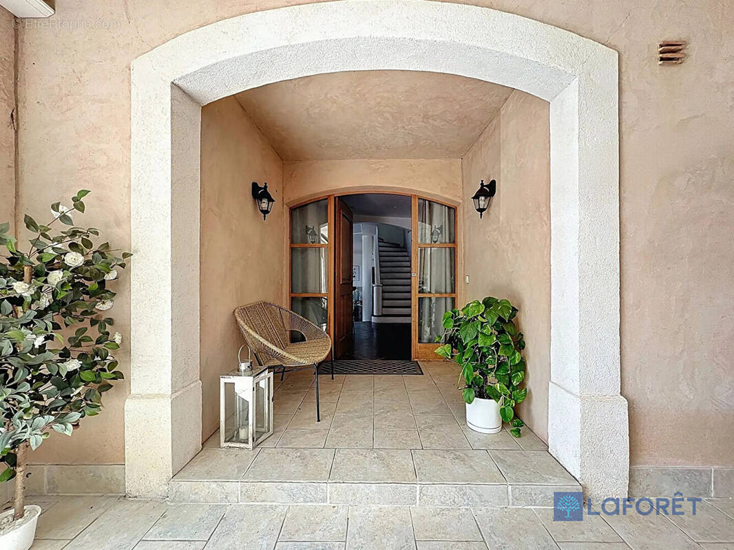 Maison à CHATEAUNEUF-GRASSE