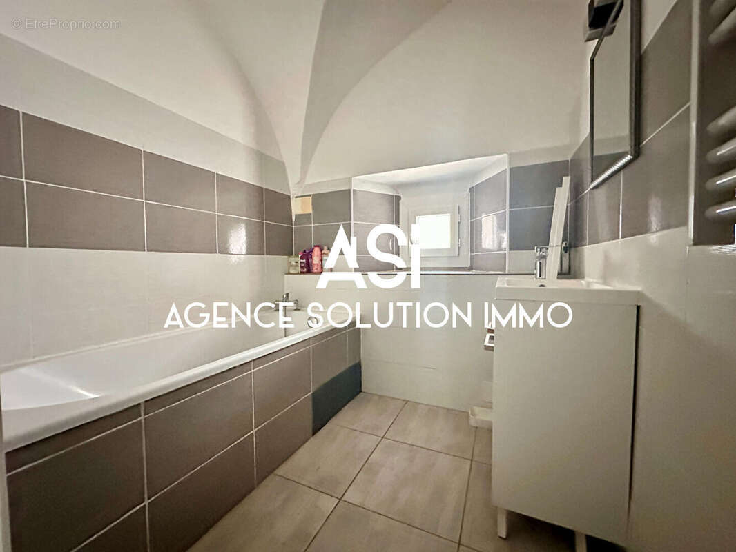 Maison à MONTELIMAR