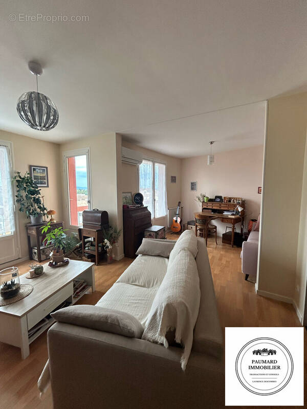 pièce de vie  - Appartement à BOURG-DE-PEAGE