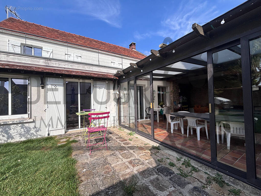 Maison à VILLENEUVE-LE-COMTE