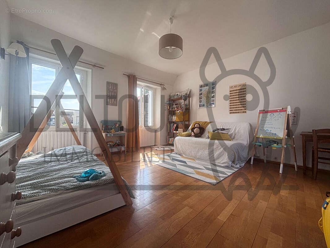 Maison à VILLENEUVE-LE-COMTE