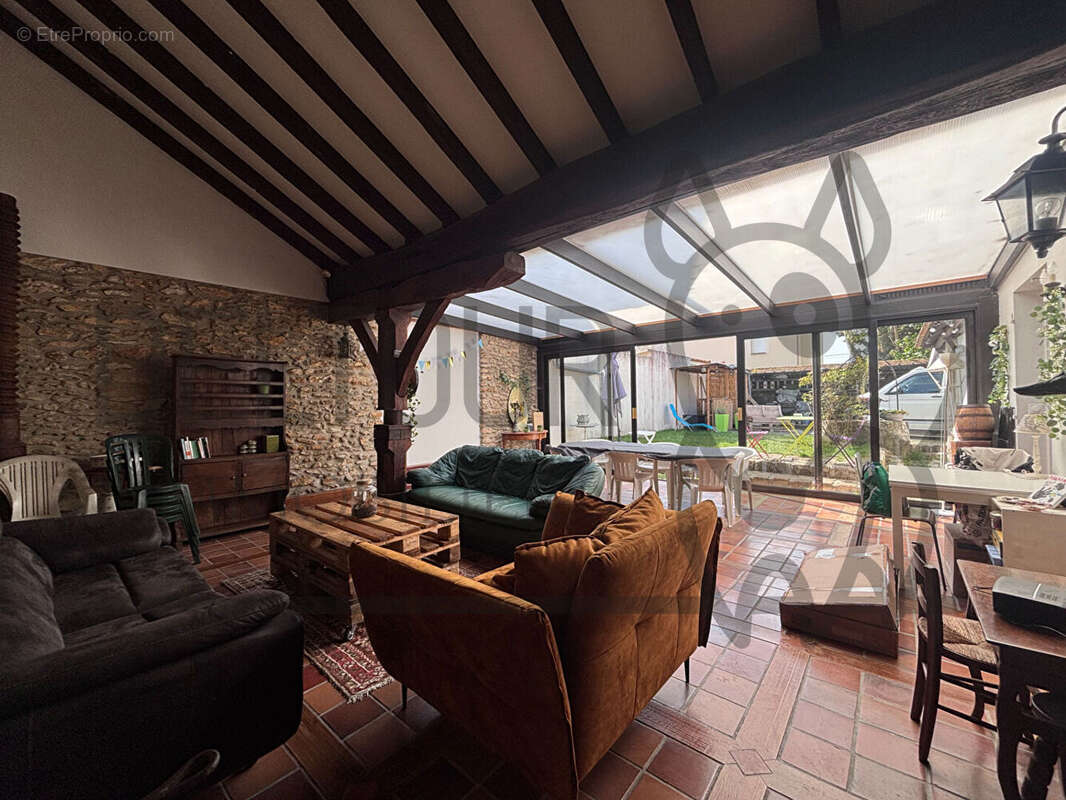 Maison à VILLENEUVE-LE-COMTE