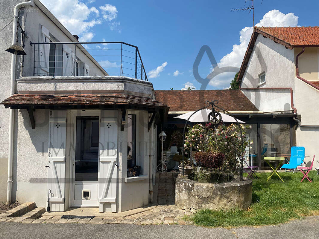 Maison à VILLENEUVE-LE-COMTE