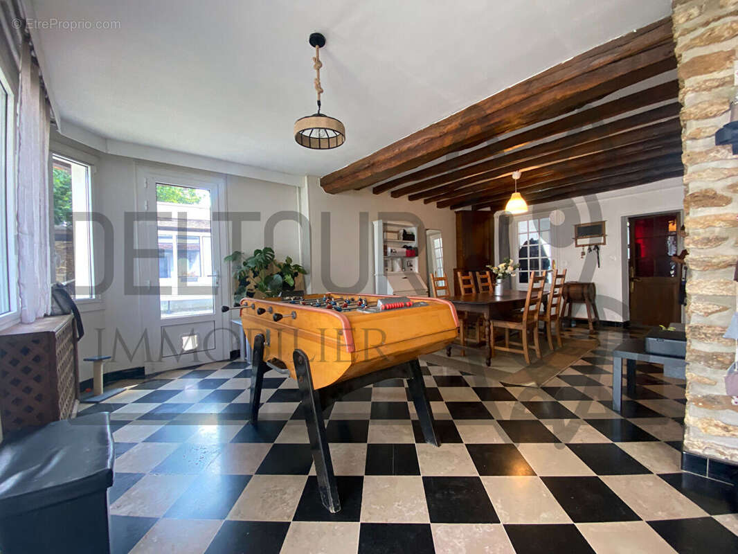 Maison à VILLENEUVE-LE-COMTE