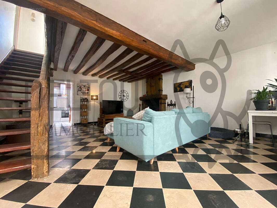 Maison à VILLENEUVE-LE-COMTE