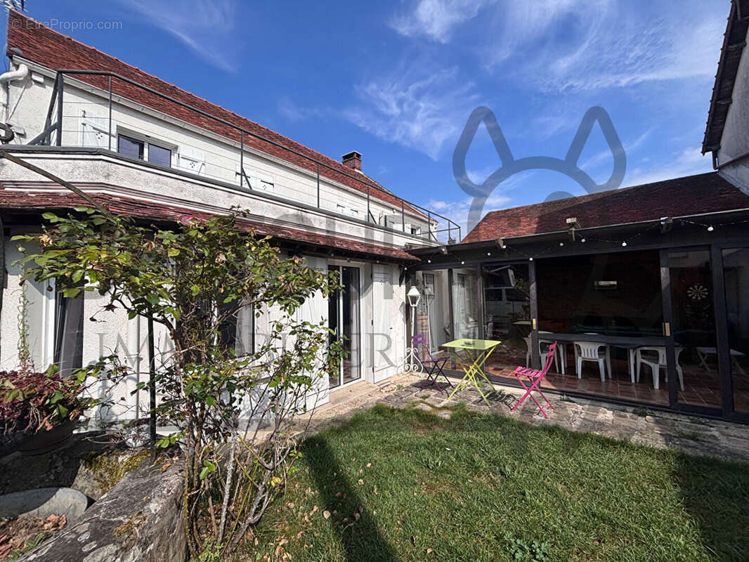 Maison à VILLENEUVE-LE-COMTE