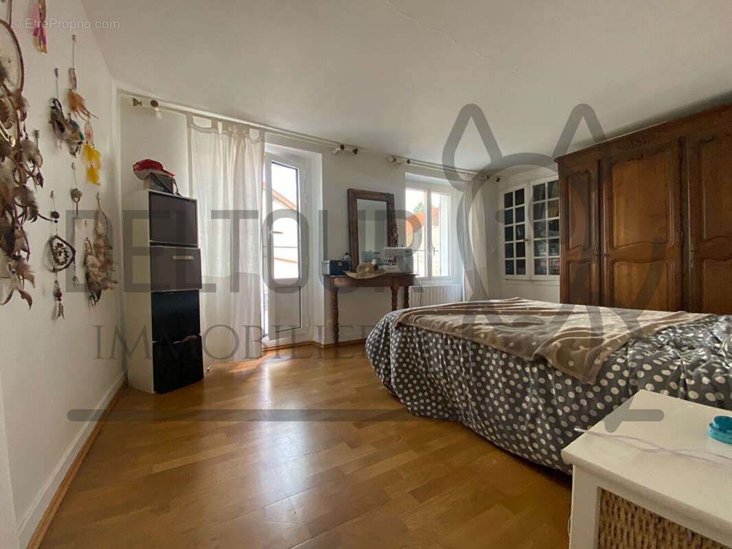 Maison à VILLENEUVE-LE-COMTE