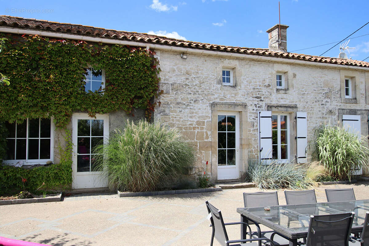 Maison à COULONGES-SUR-L&#039;AUTIZE