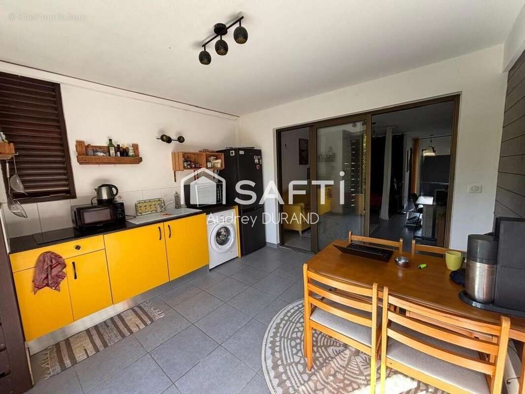 Photo 3 - Appartement à REMIRE-MONTJOLY