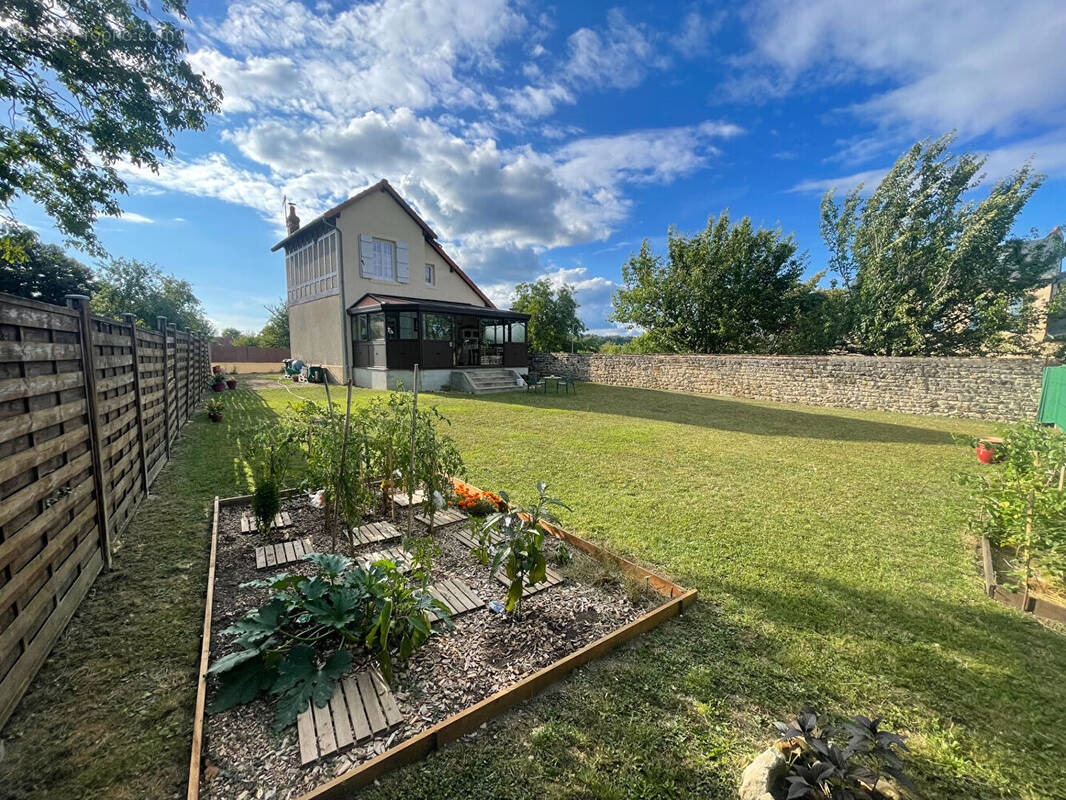 Maison à MONTIGNY-AUX-AMOGNES