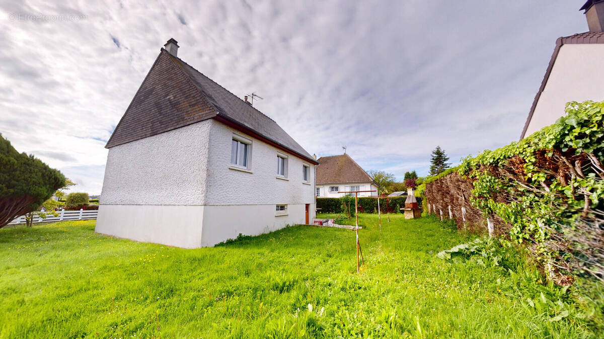 Maison à COLLEVILLE-MONTGOMERY