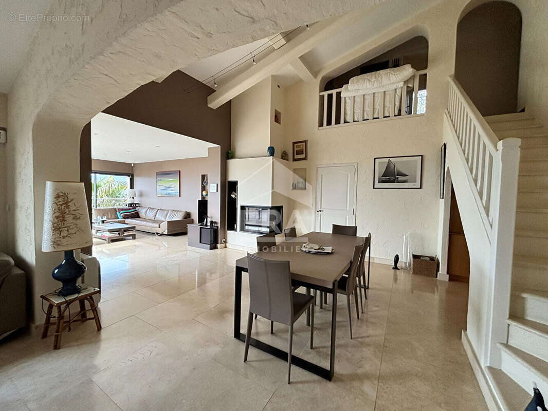 Maison à ROQUEBRUNE-SUR-ARGENS