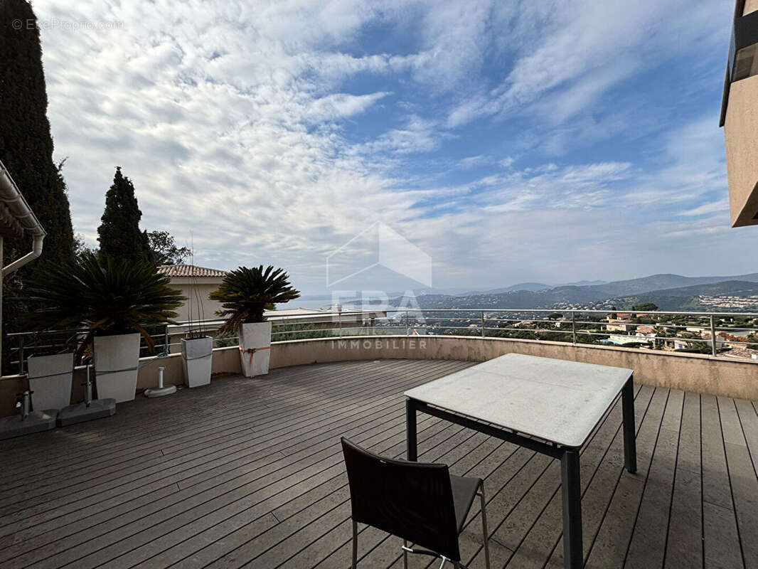 Maison à ROQUEBRUNE-SUR-ARGENS