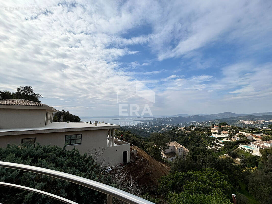 Maison à ROQUEBRUNE-SUR-ARGENS