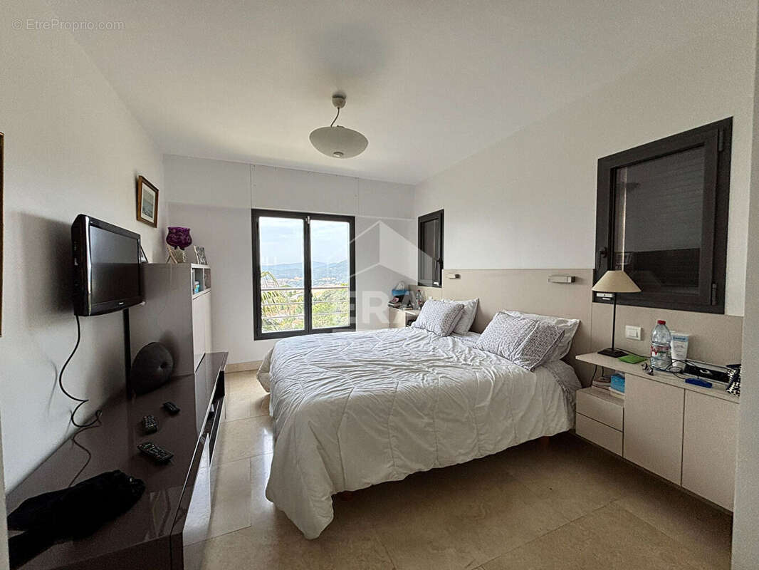 Maison à ROQUEBRUNE-SUR-ARGENS