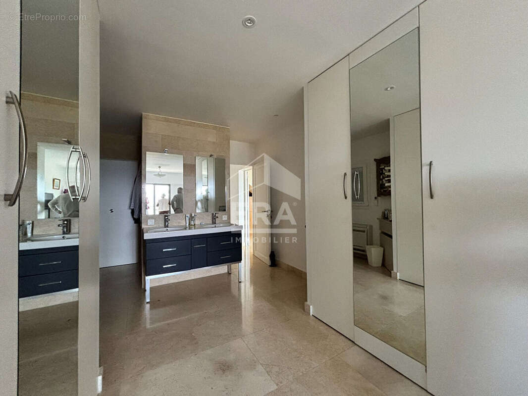 Maison à ROQUEBRUNE-SUR-ARGENS