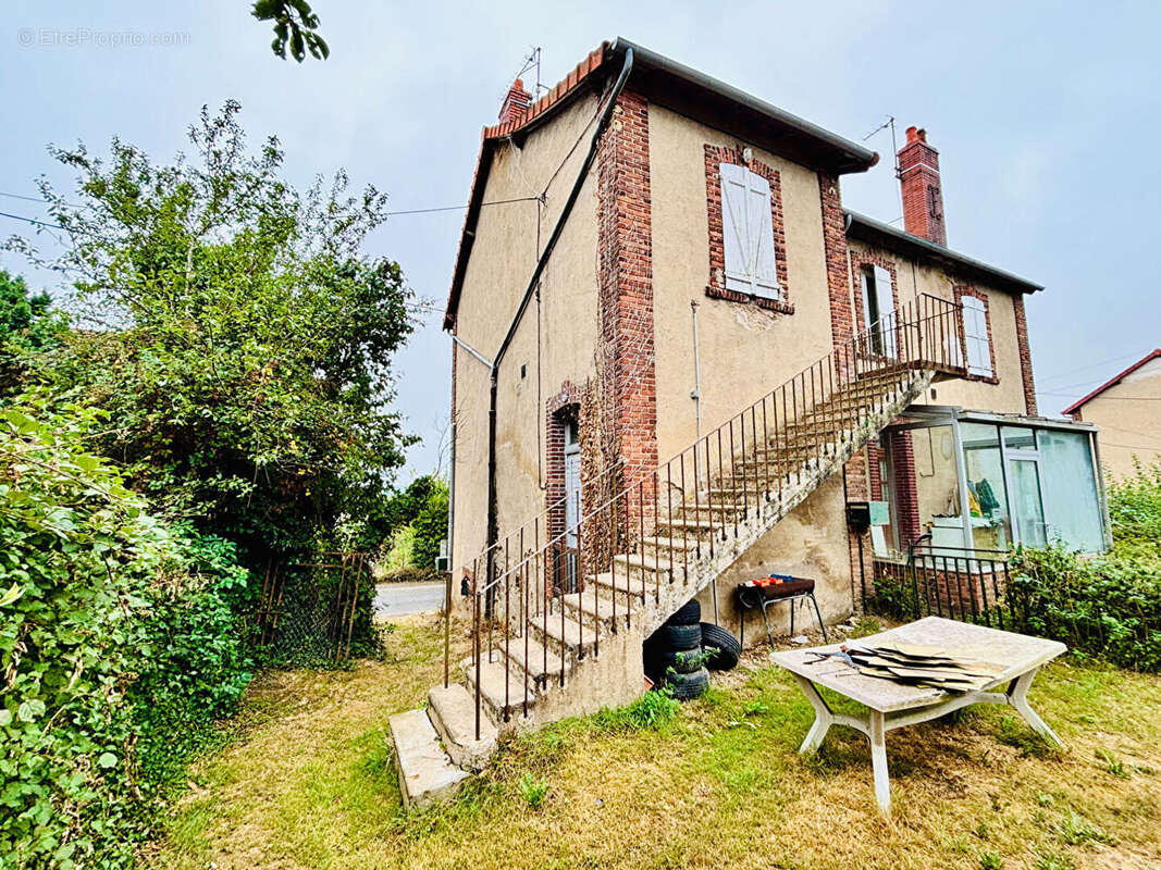 Maison à SAINT-ELOY-LES-MINES