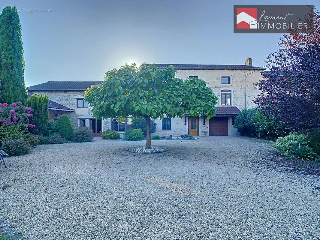 Maison à MONTBELLET