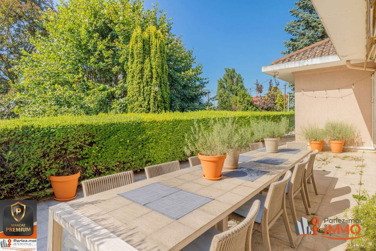 Proposition d&#039;ameublement virtuel - Maison à LA TOUR-DE-SALVAGNY