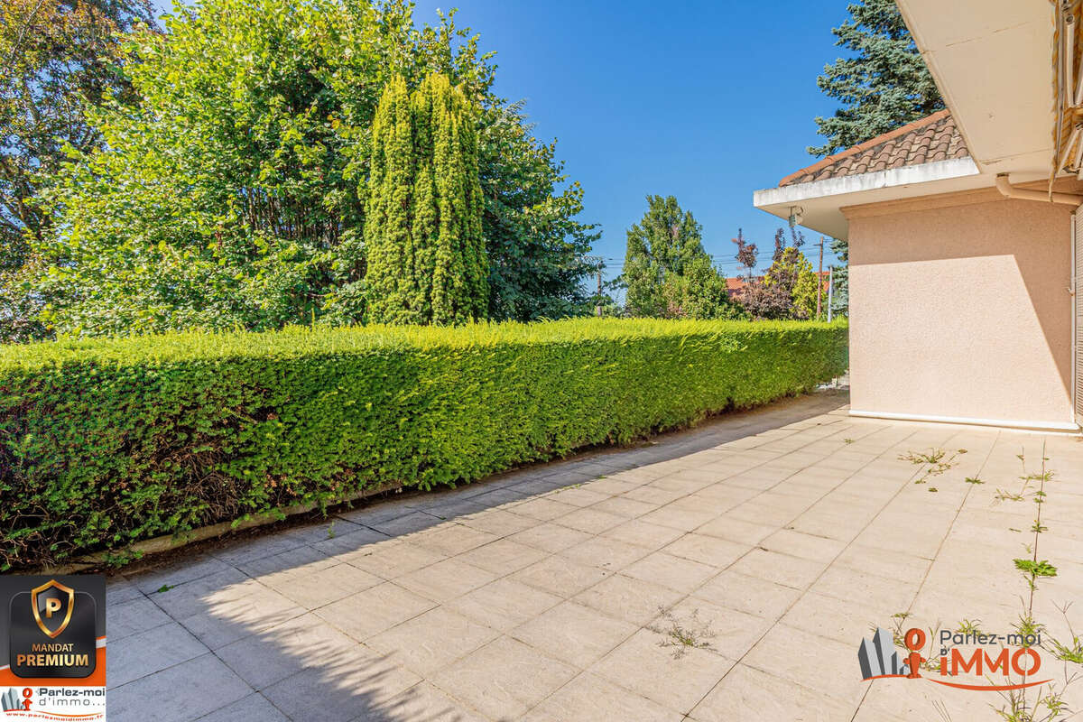 Maison à LA TOUR-DE-SALVAGNY