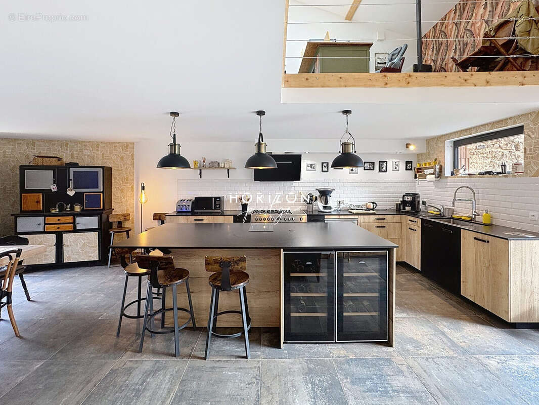 Maison à LA CHAPELLE-DE-GUINCHAY