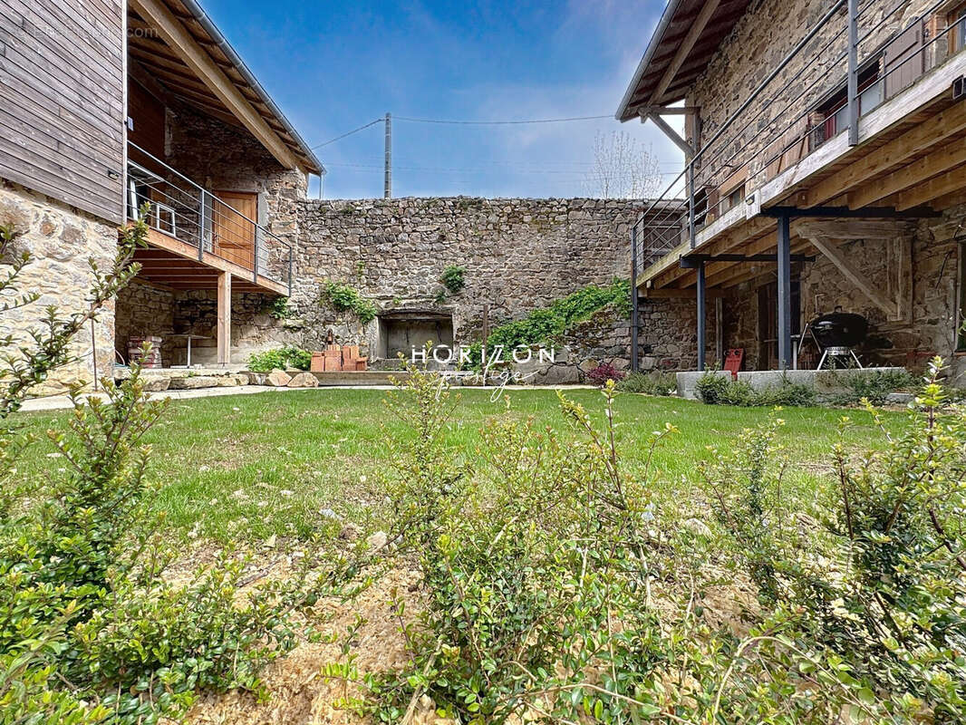 Maison à LA CHAPELLE-DE-GUINCHAY