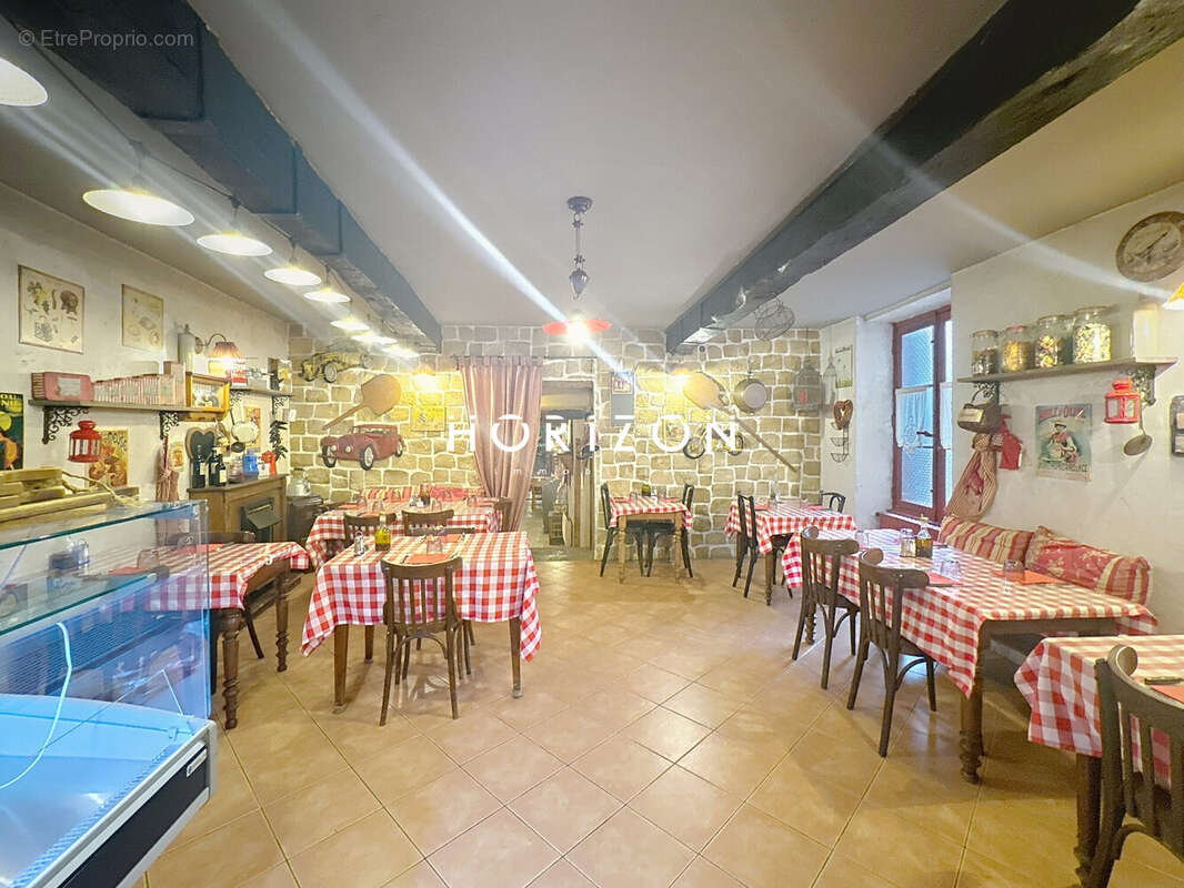 Commerce à THOISSEY