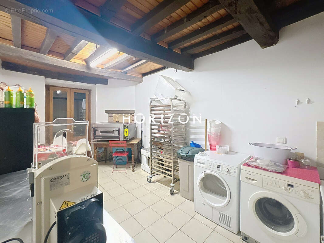 Commerce à THOISSEY