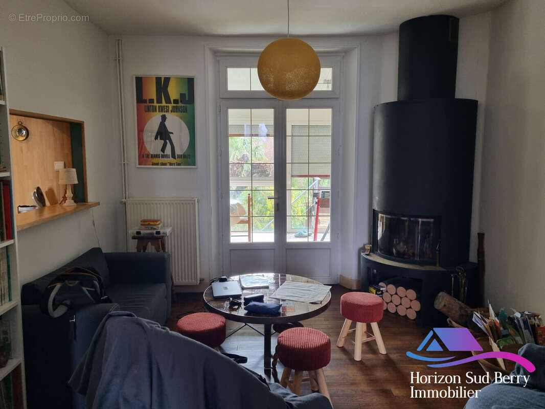 salon avec insert - Maison à ORSENNES